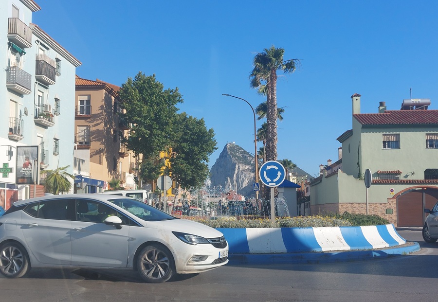 Punto Ribot en el cruce de la carretera del Cementerio.