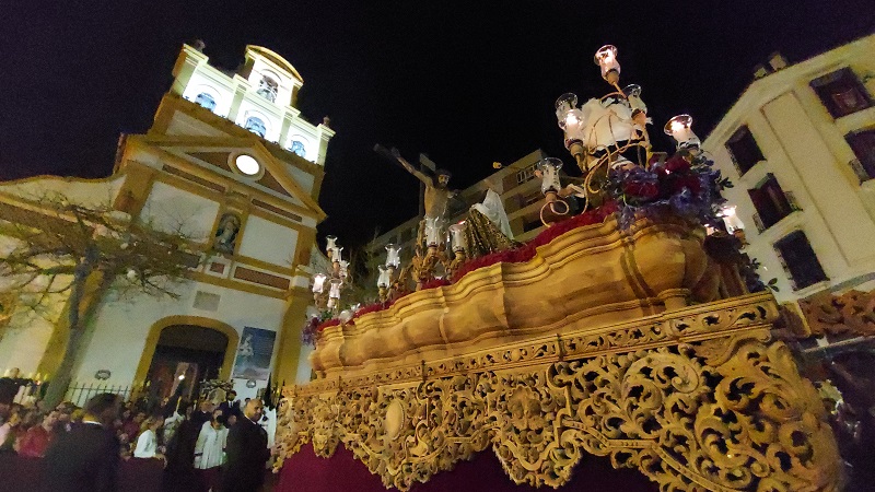 El Cristo del Amor, a las puertas del santuario.