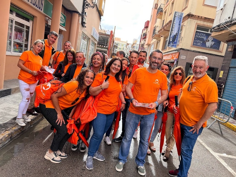 Miembros de la candidatura, durante su recorrido por el centro.