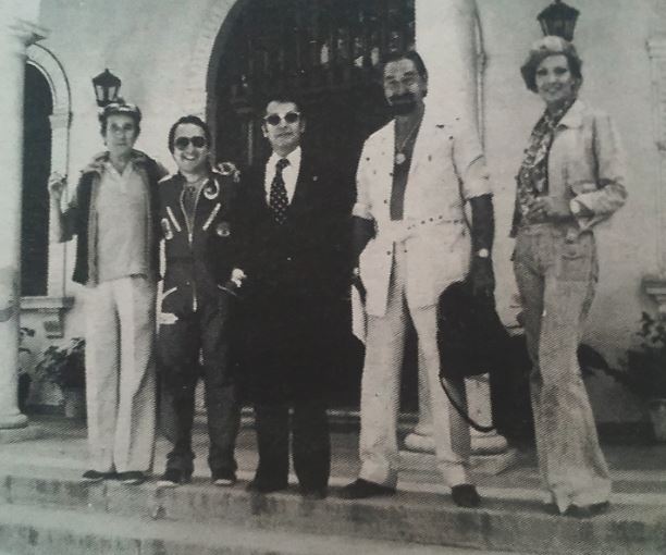 Gómez Bur, Esteso, Jaime de Mora y Mirta Miller con el alcalde en el centro.