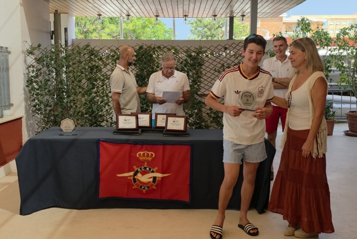 Miguel Jiménez Salido se afianza tercero andaluz sub 16 en ILCA 4