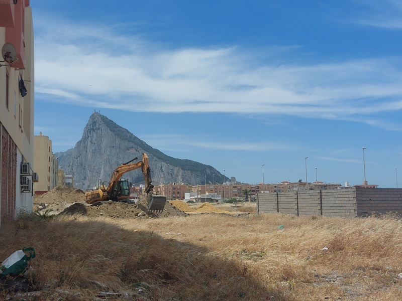 Trabajos en los terrenos donde ir&aacute; la nueva comisar&iacute;a.