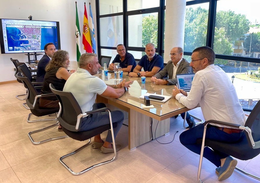 Imagen de la reuni&oacute;n de Juan Franco con el Grupo Transfronterizo.