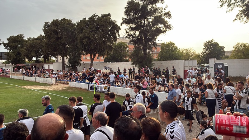 La afici&oacute;n se desplaz&oacute; en masa a Chiclana.