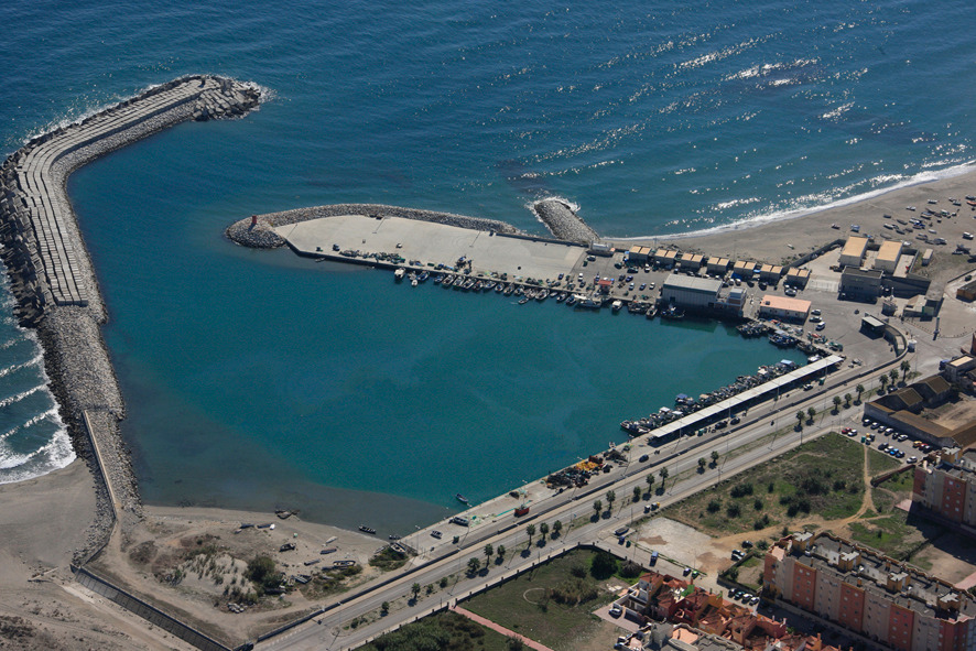 Imagen aérea del puerto pesquero de La Atunara.